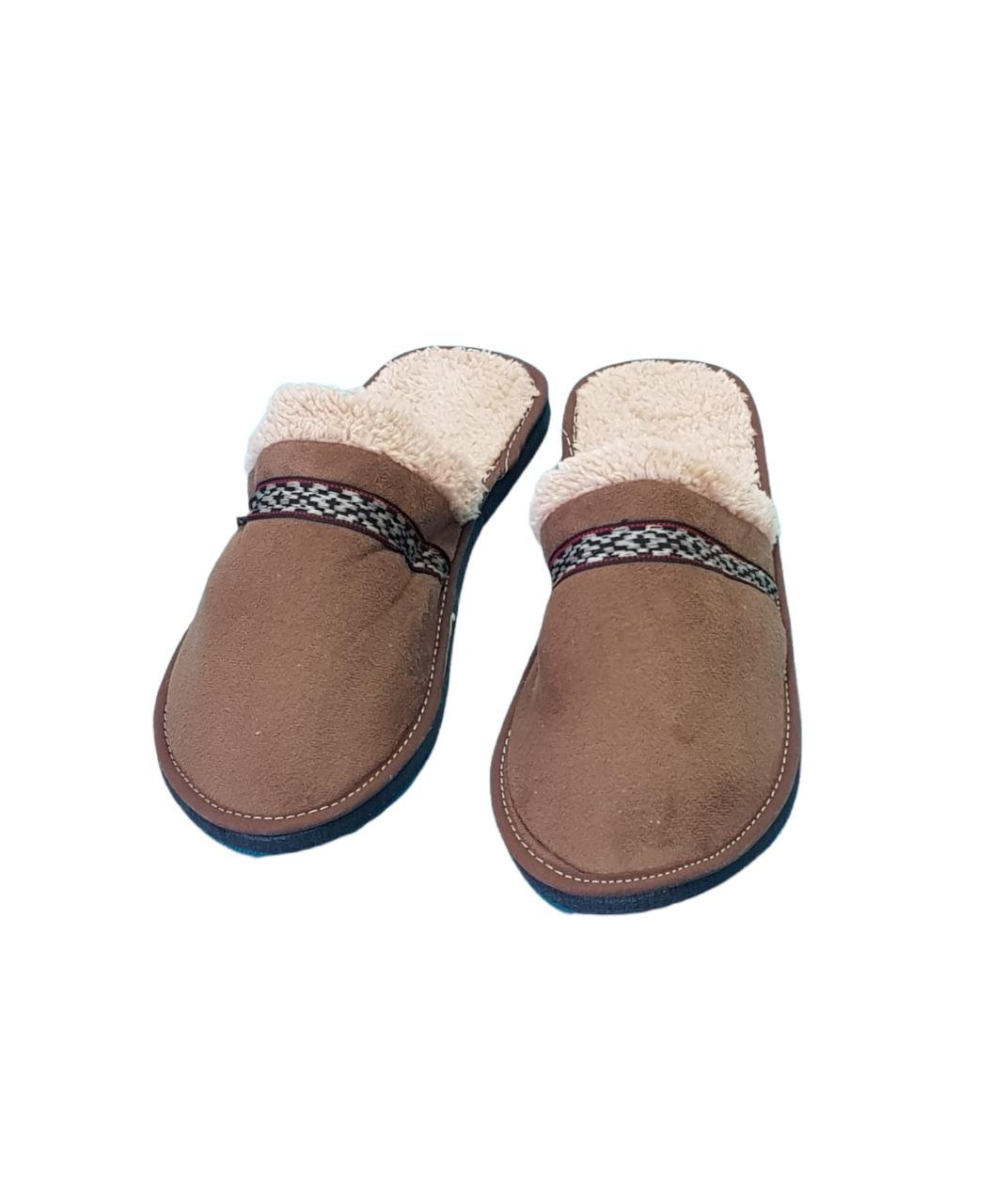 PANTUFLA-CORDERITO-HOMBRE-MARRON